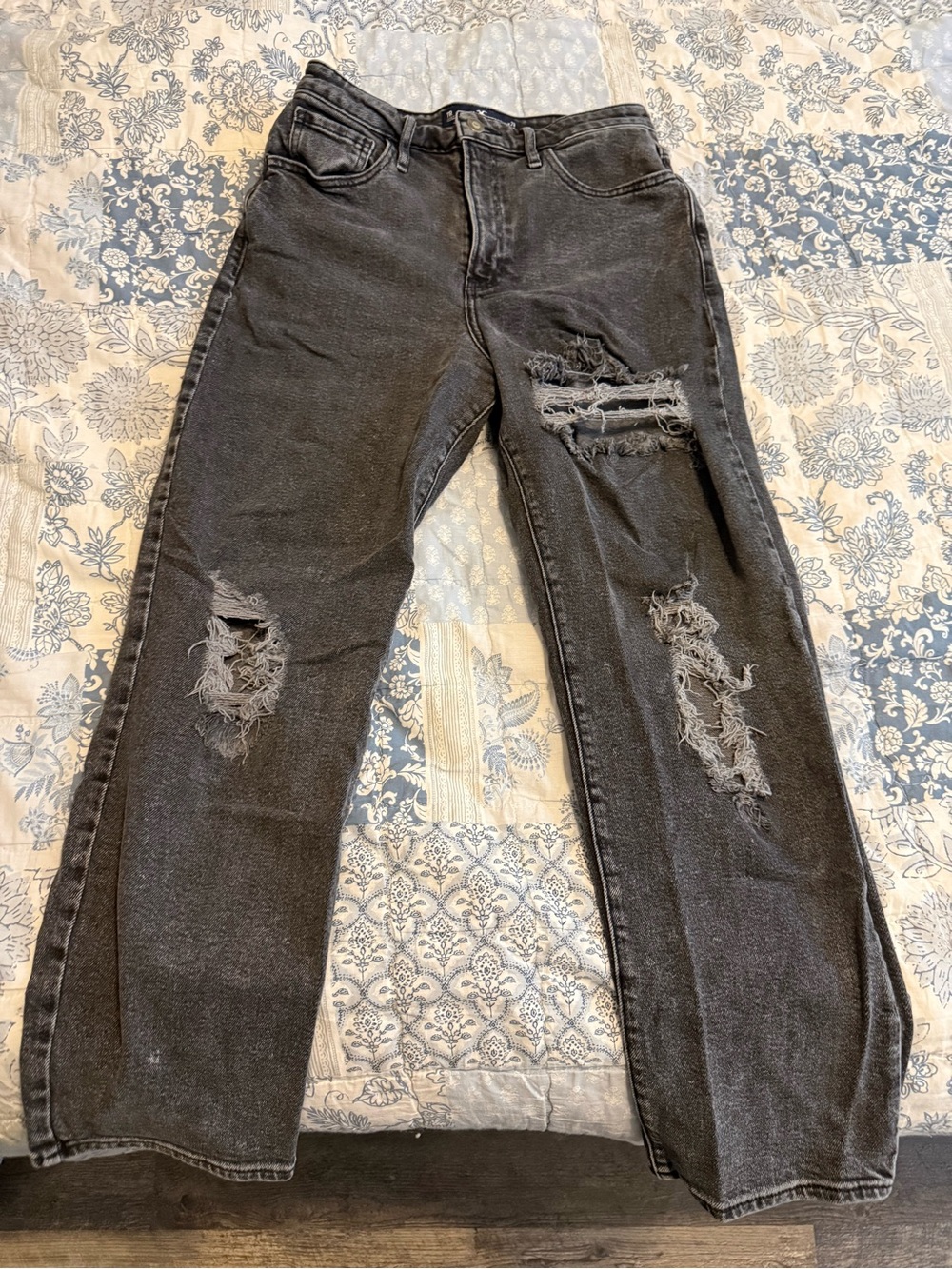 Hollister Ultra High-Rise Vintage Straight Black Distressed Jeans